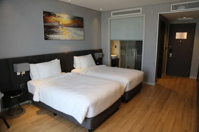 Premier Pearl Hotel — Classic Twin City View