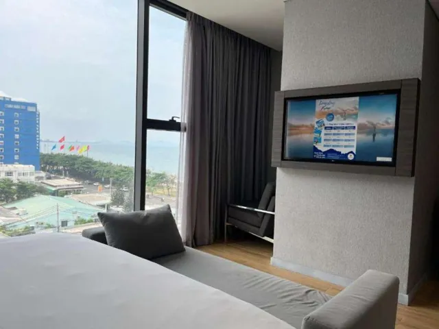 Premier Pearl Hotel — Signature King View
