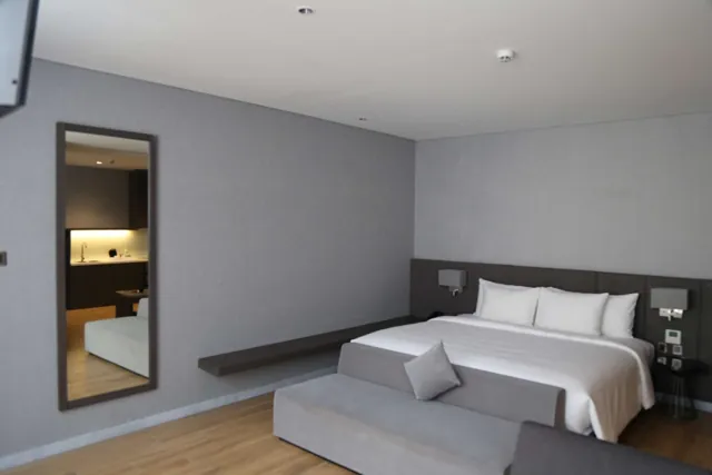 Premier Pearl Hotel — Signature Suite King