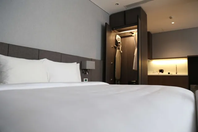 Premier Pearl Hotel — Signature Suite King