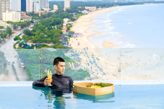 Premier Pearl Hotel — Rooftop infinity pool