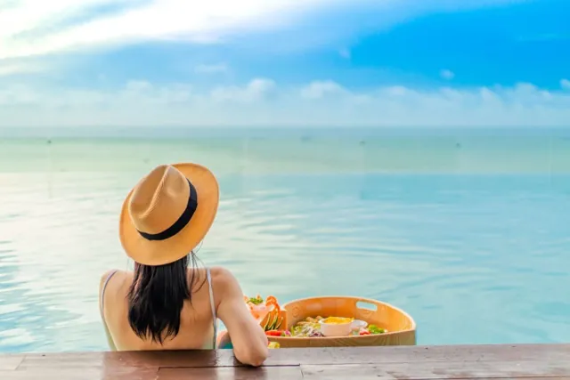 Premier Pearl Hotel — Rooftop infinity pool